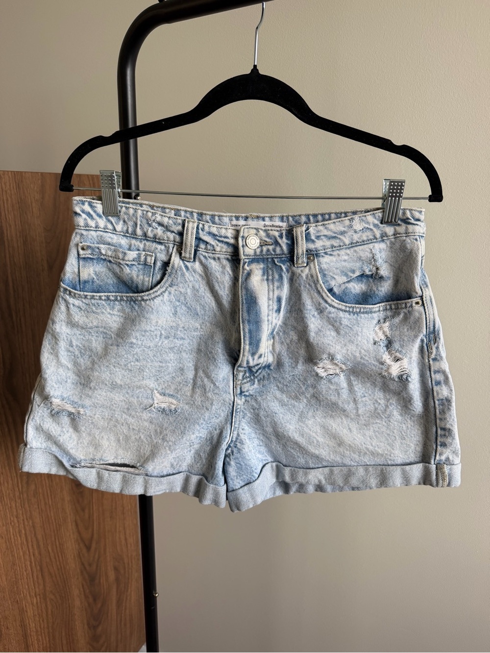 Stradivarius Light Wash Acid Wash Distressed high waist Denim Shorts Size US 8